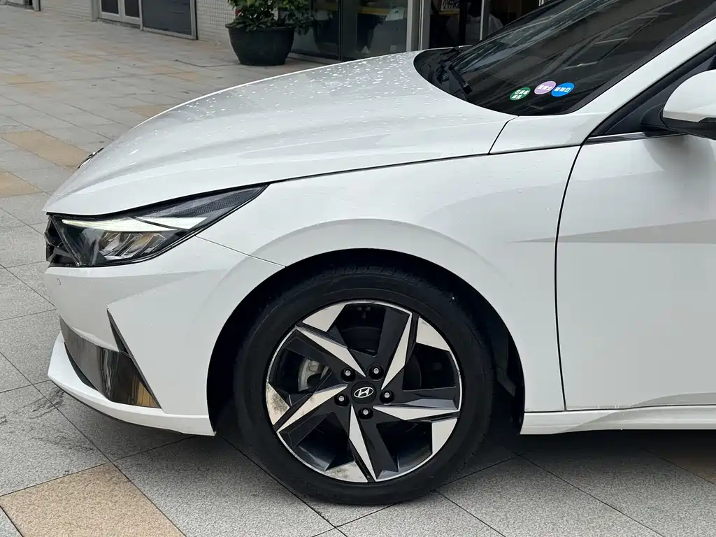 Hyundai Elantra 2023