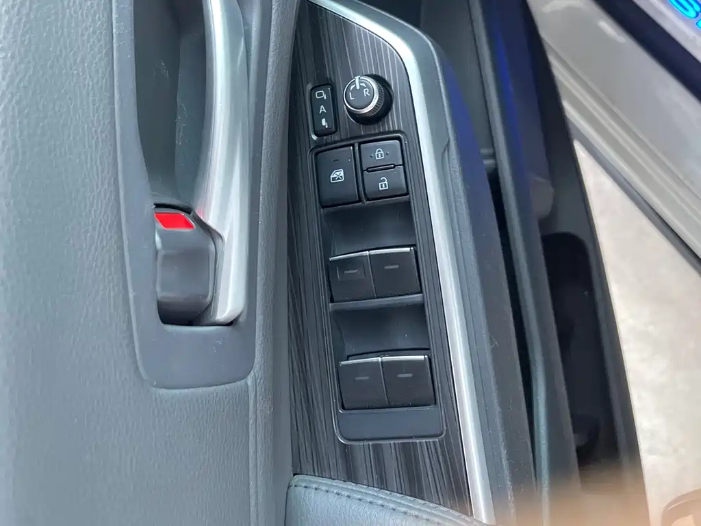Toyota Sienna 2022 — фото 22