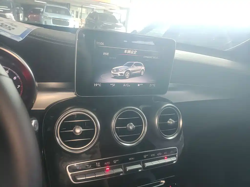 Mercedes-Benz GLC 2018 — фото 13