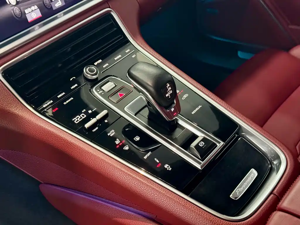 Porsche Panamera 2019 — фото 22