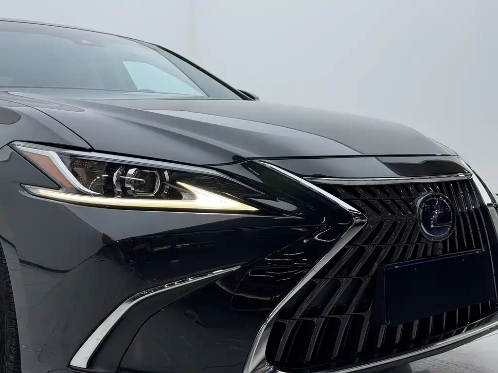 Lexus ES 2022 — фото 32