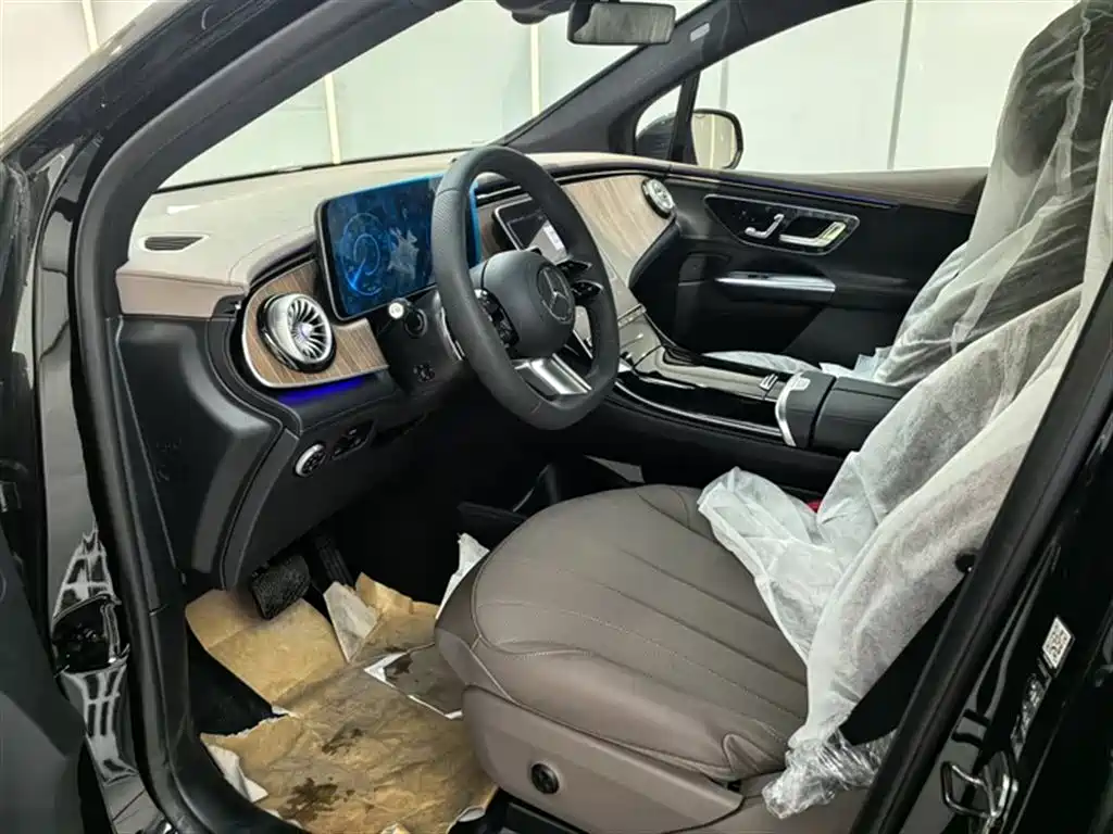 Mercedes-Benz EQE SUV 2025