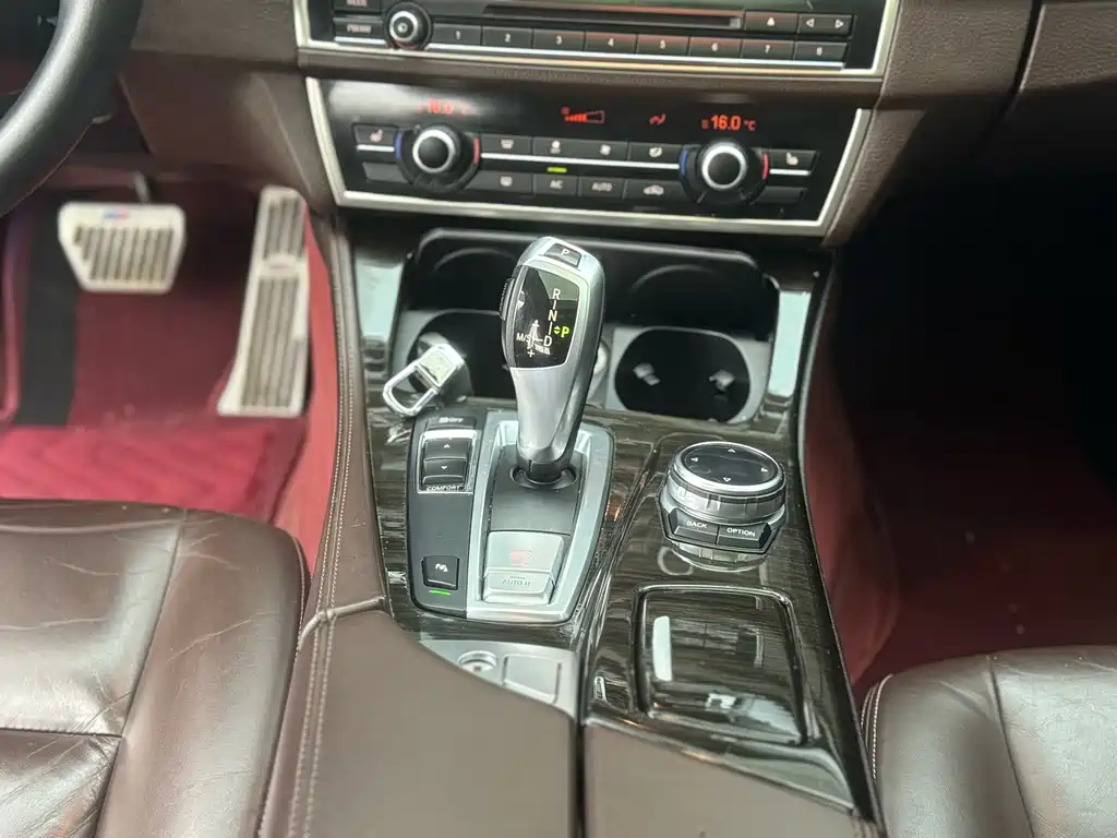 BMW 5 Series 2014 — фото 14
