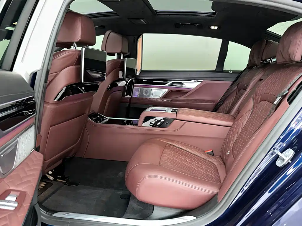 BMW 7 Series 2019 — фото 9