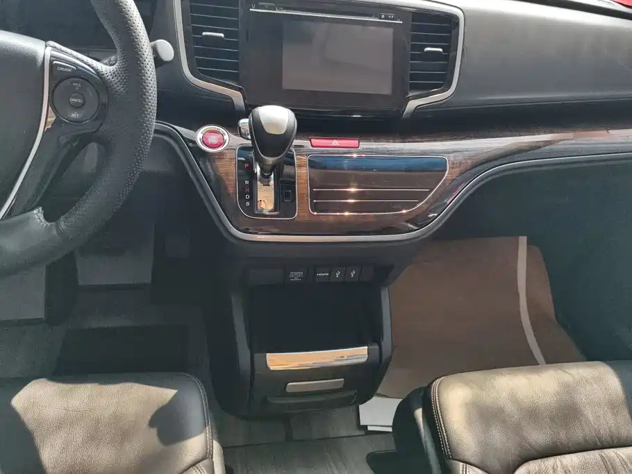 Honda Odyssey 2017 — фото 16