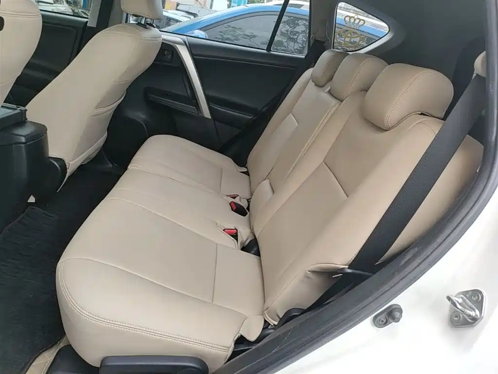 Toyota RAV4 2016 — фото 17