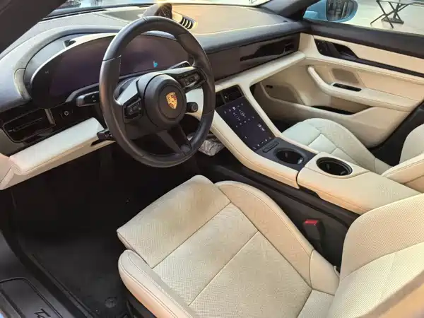 Porsche Taycan 2024