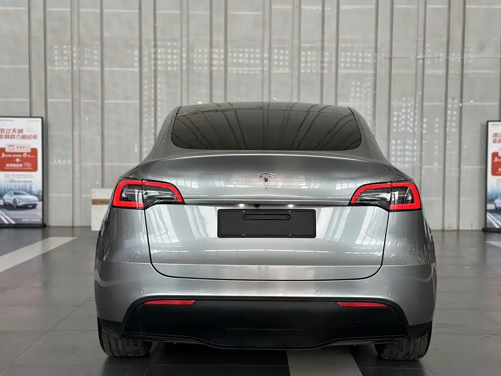Tesla Model Y 2022 — фото 9