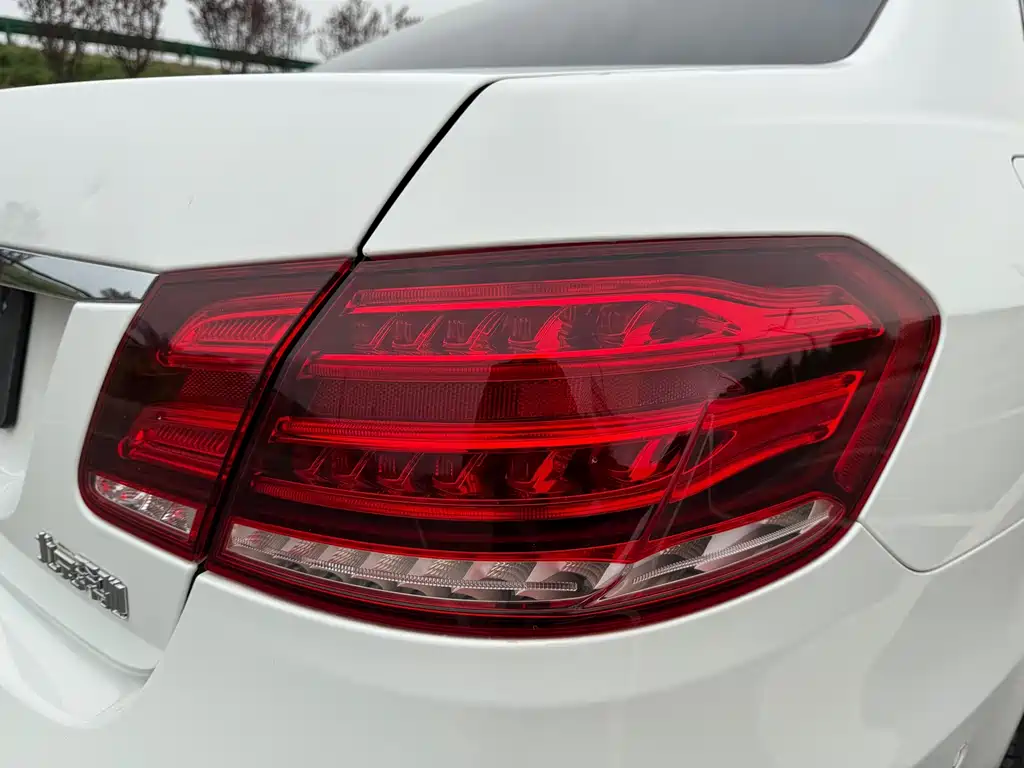 Mercedes-Benz E-Class 2016 — фото 15