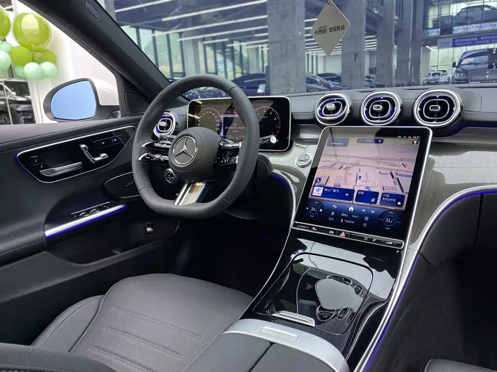 Mercedes-Benz C-Class 2025 — фото 12