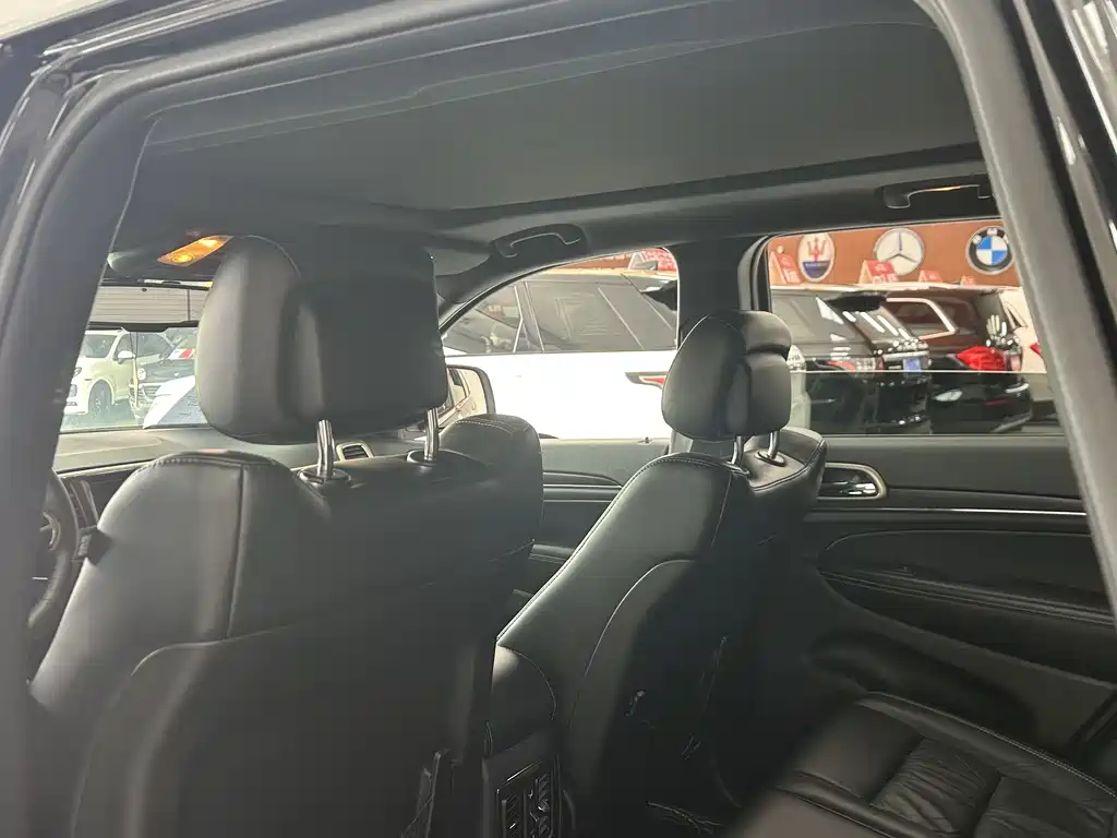 Jeep Grand Cherokee 2016 — фото 17