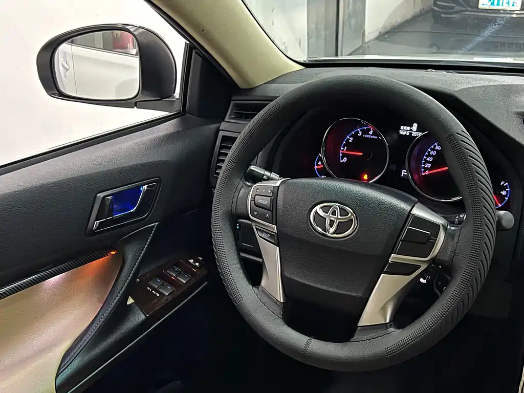 Toyota Reiz 2015 — фото 10