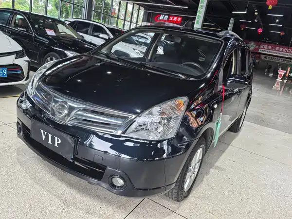 Nissan Livina 2012