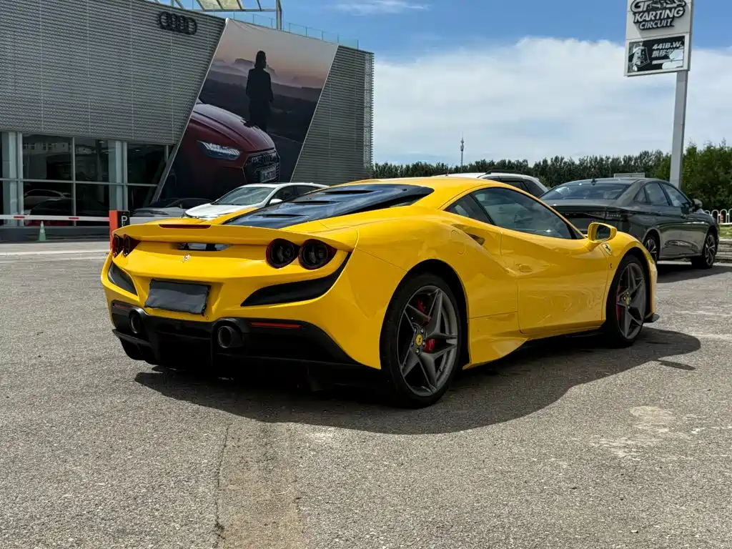 Ferrari F8 2023 — фото 13