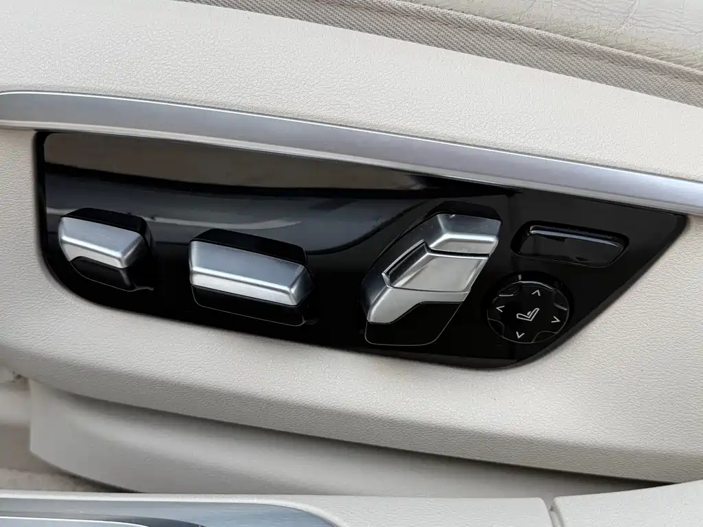 BMW 7 Series 2017 — фото 6