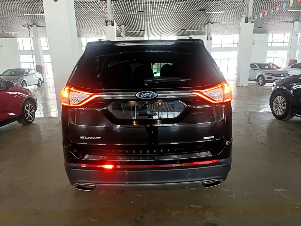 Ford Edge 2017 — фото 6