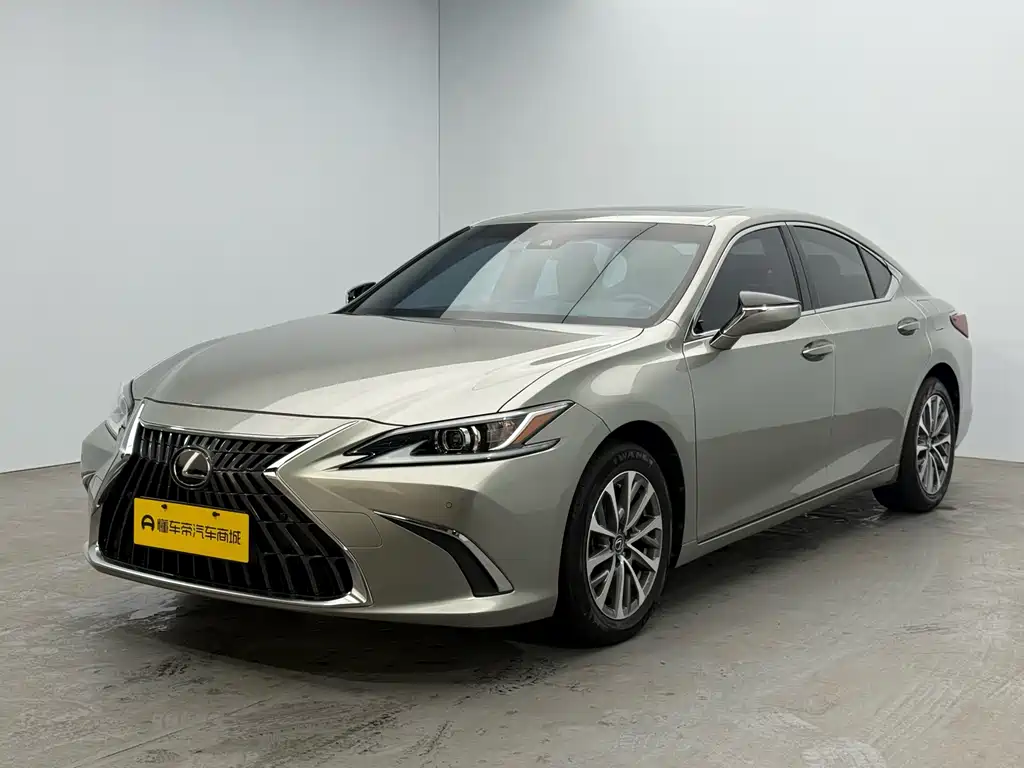 Lexus ES 2022 — фото 1