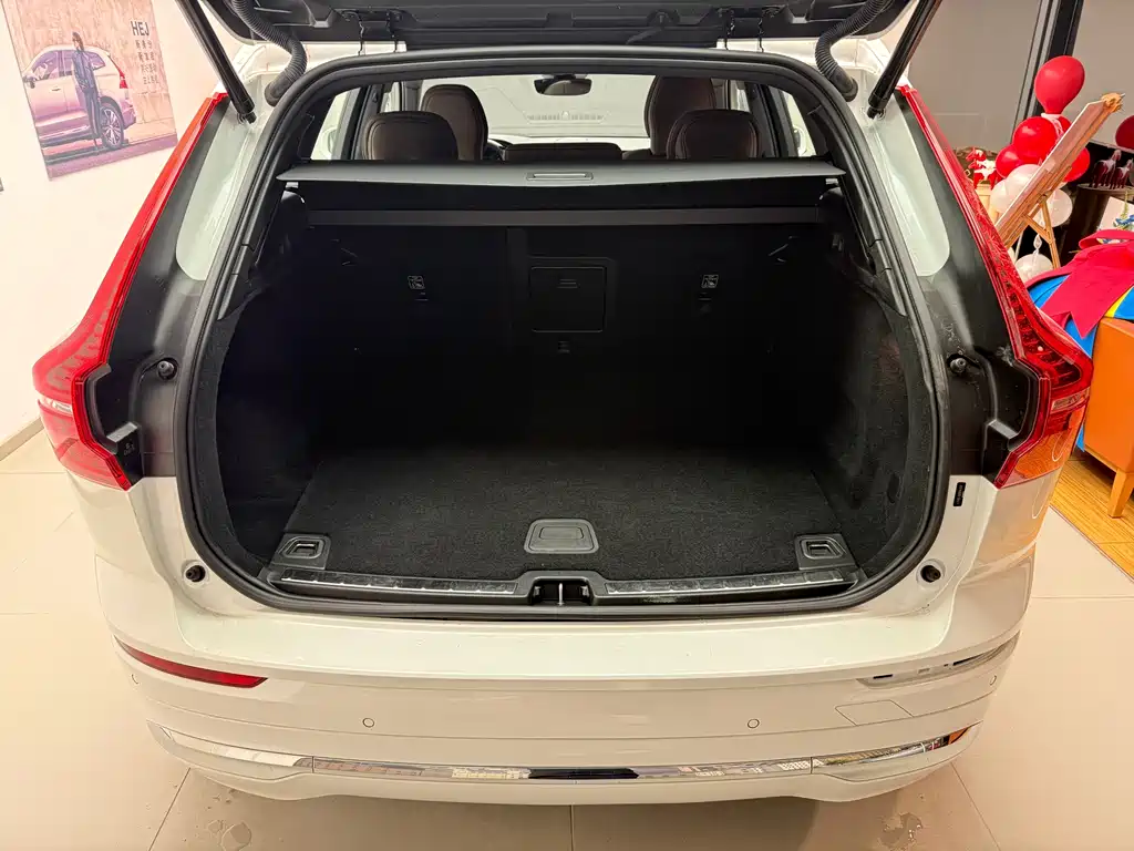 Volvo XC60 2025 — фото 9