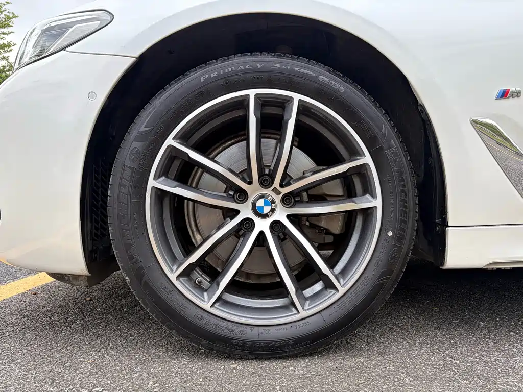 BMW 5 Series 2021 — фото 10
