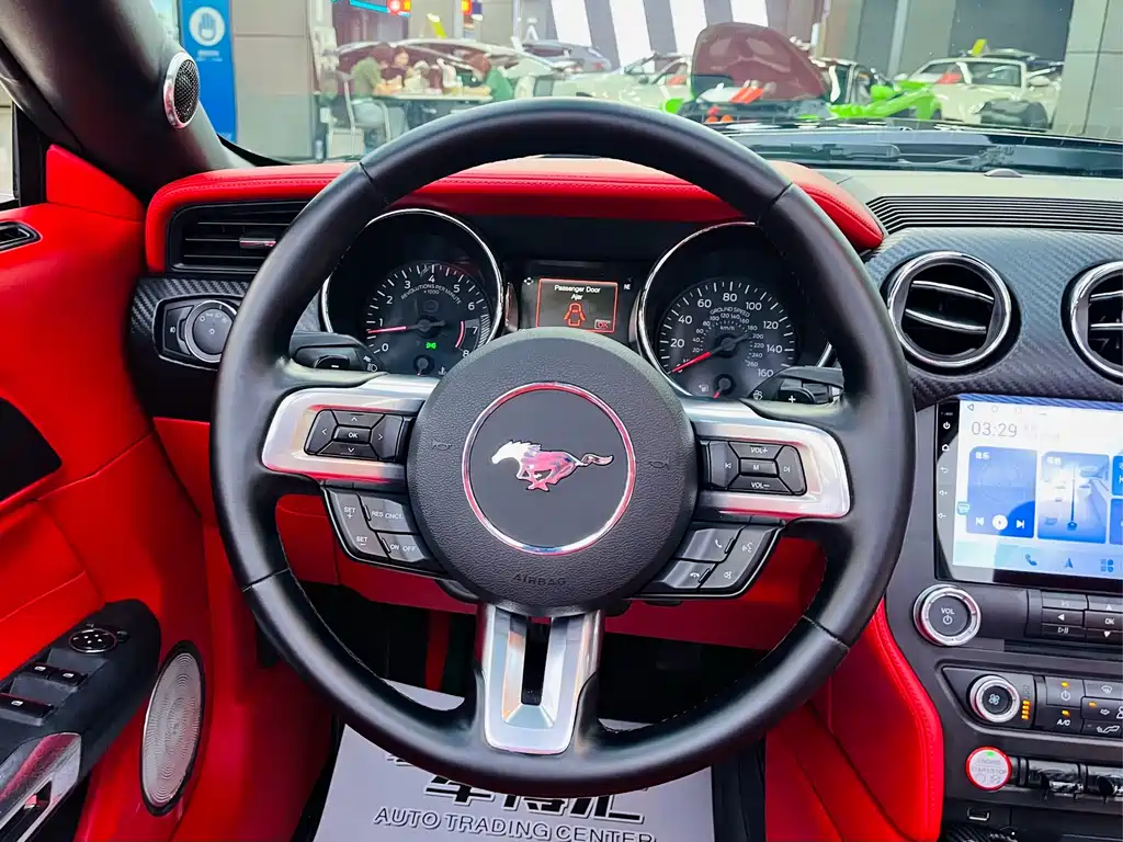 Ford Mustang 2018 — фото 15