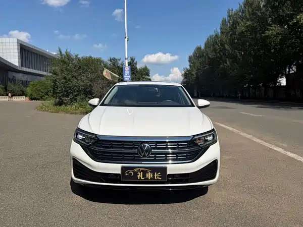 Volkswagen Sagitar 2022