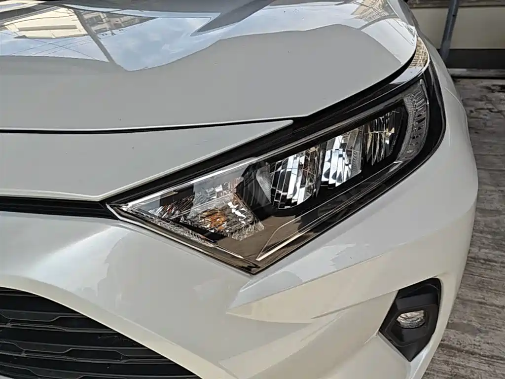 Toyota RAV4 2023 — фото 24