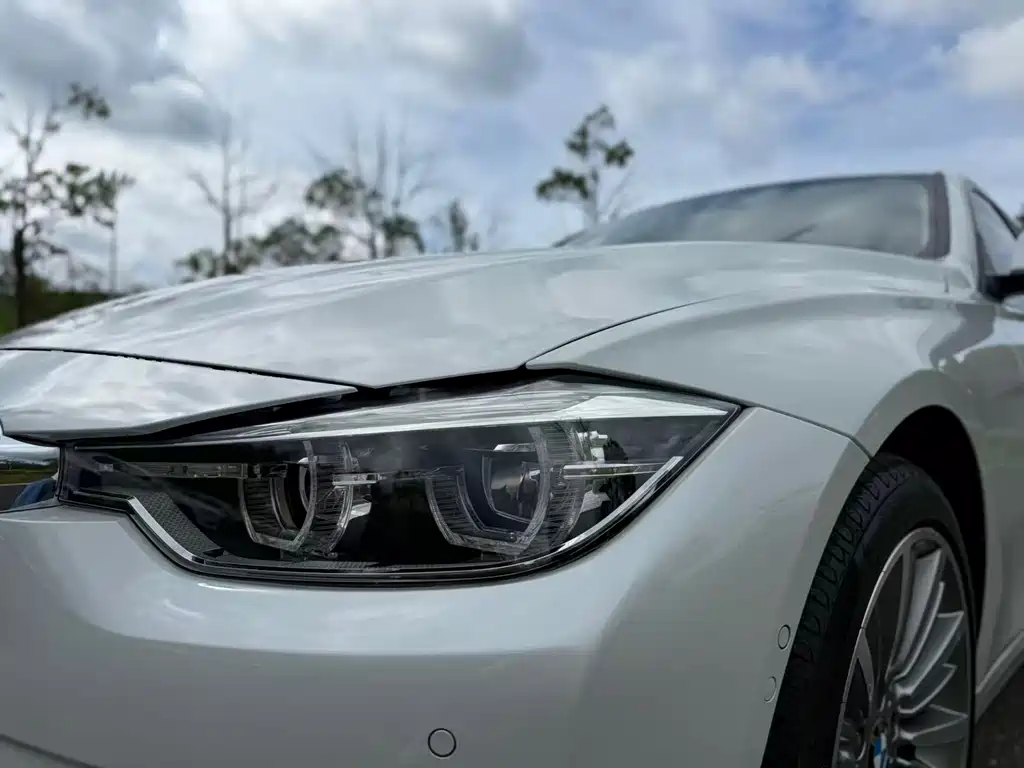 BMW 3 Series 2019 — фото 14