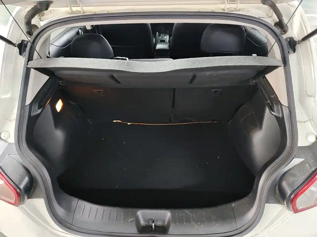 Nissan Tiida 2015 — фото 19