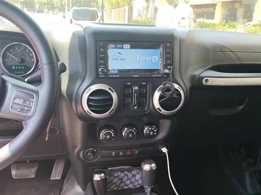 Jeep Wrangler 2014 — фото 13