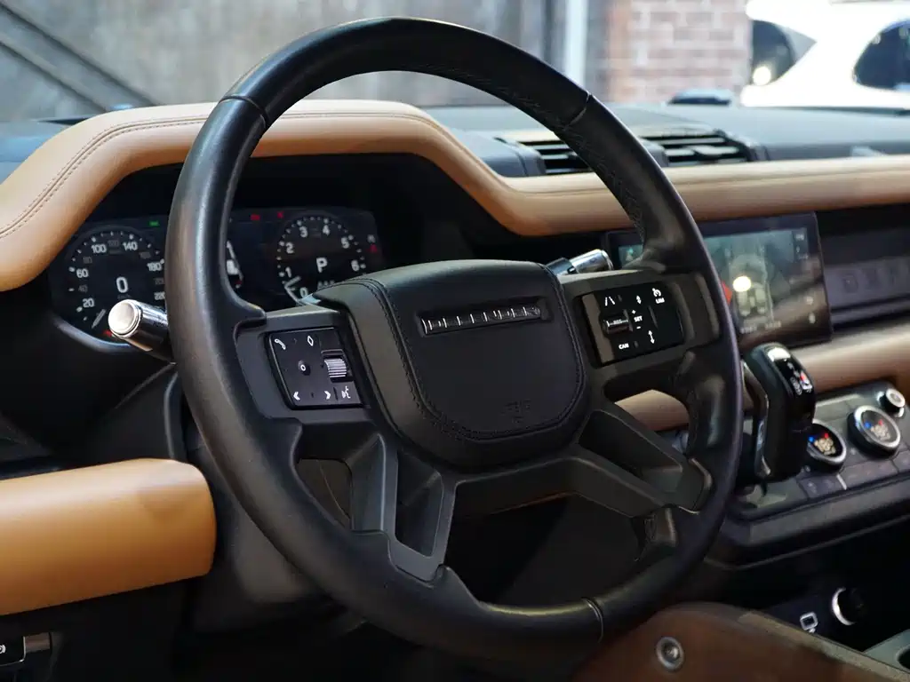 Land Rover Defender 2021 — фото 18