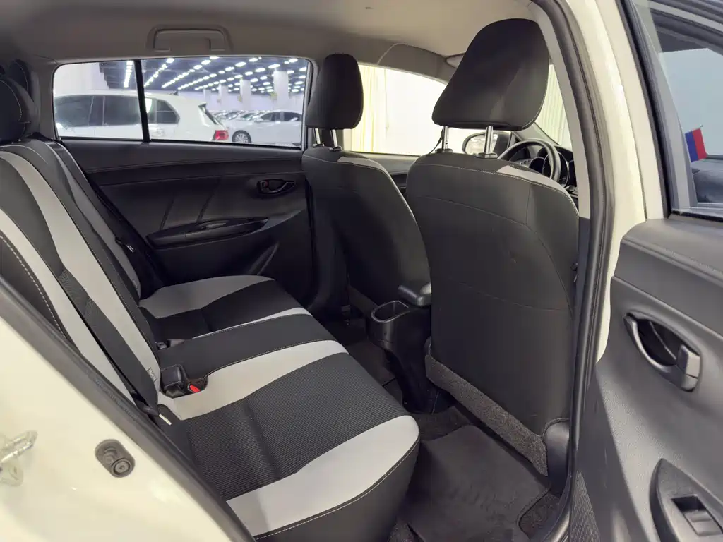 Toyota Yaris L 2022 — фото 10