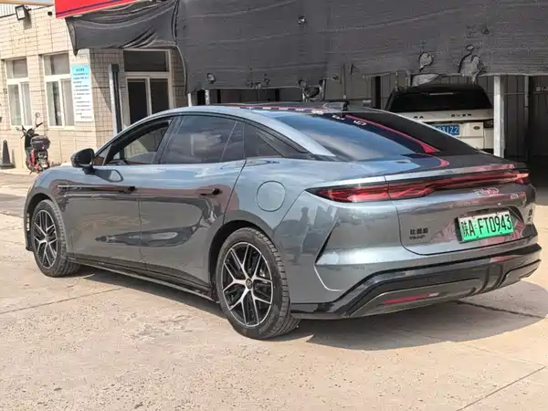 BYD Han L 2025