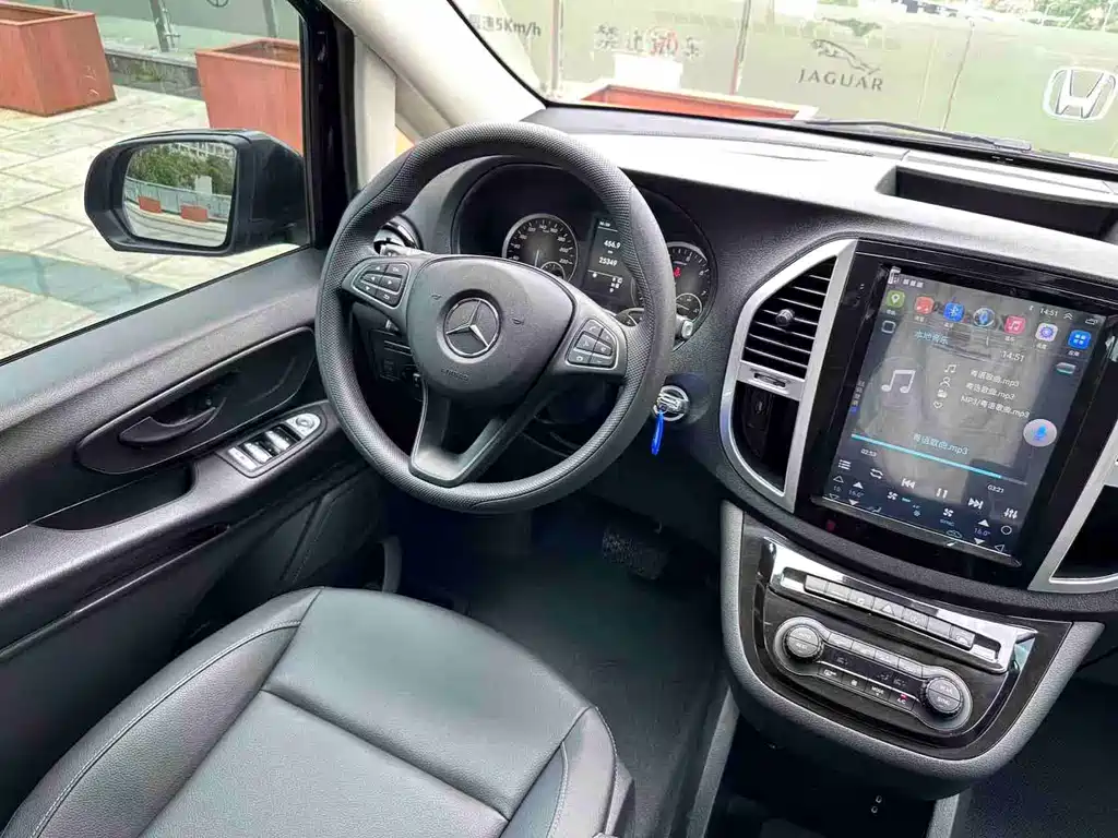Mercedes-Benz Vito 2023 — фото 14