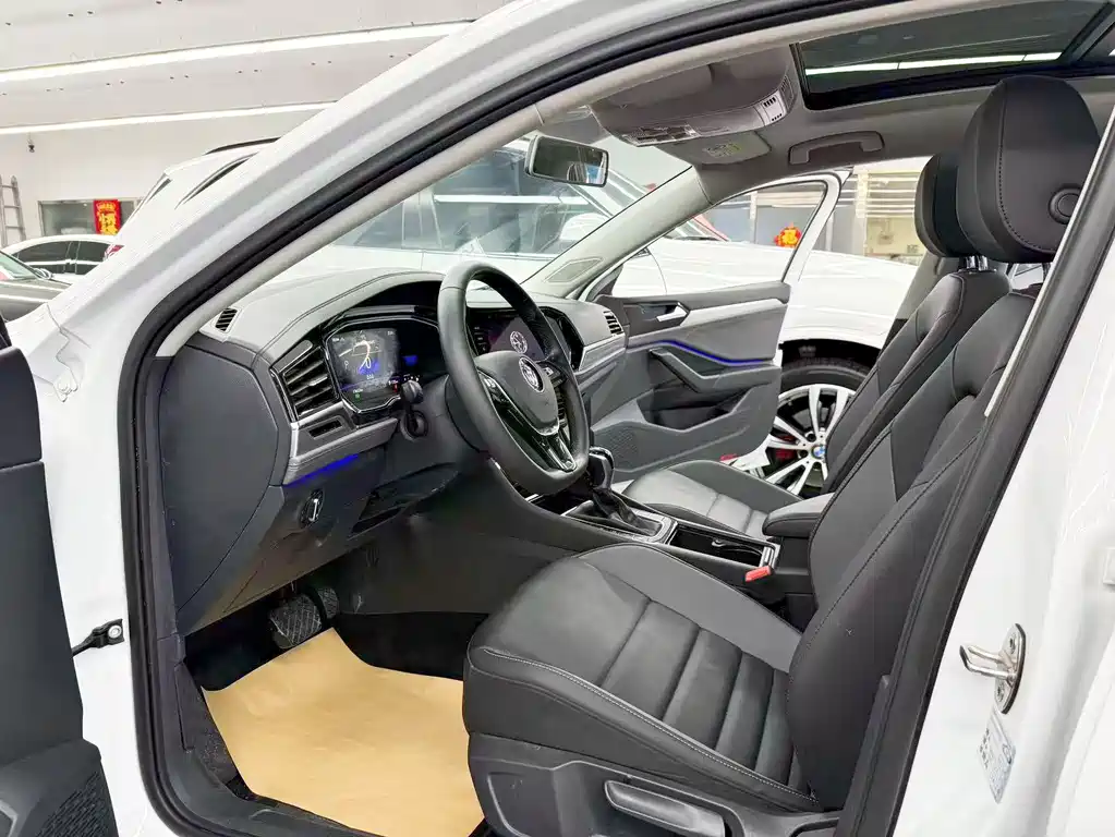 Volkswagen Sagitar 2021