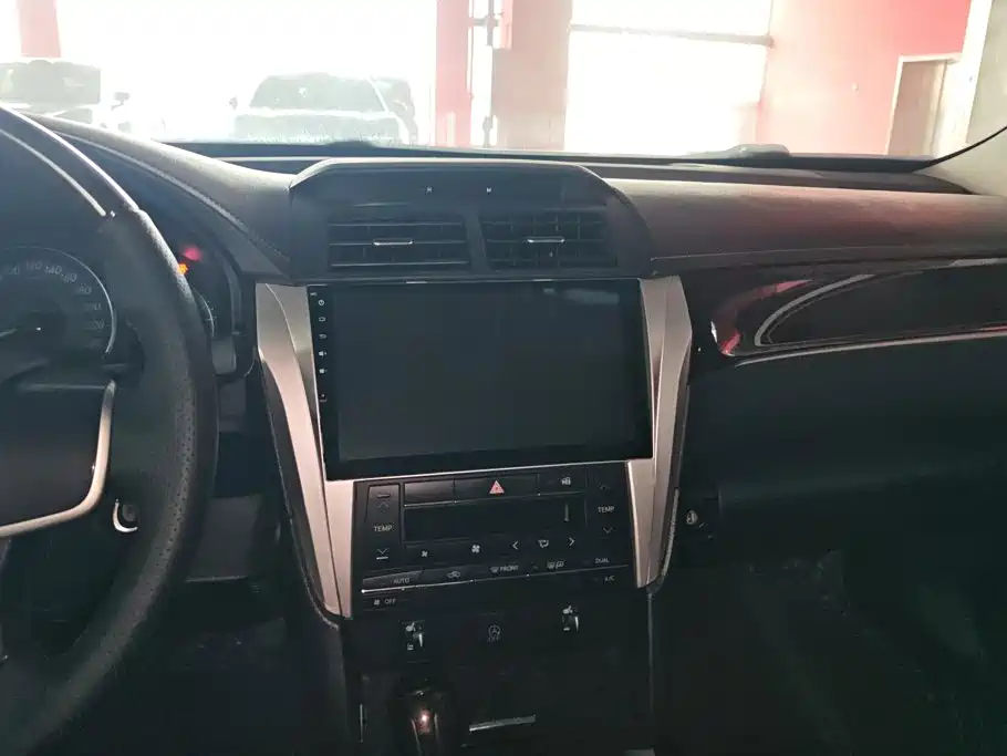 Toyota Camry 2017 — фото 13