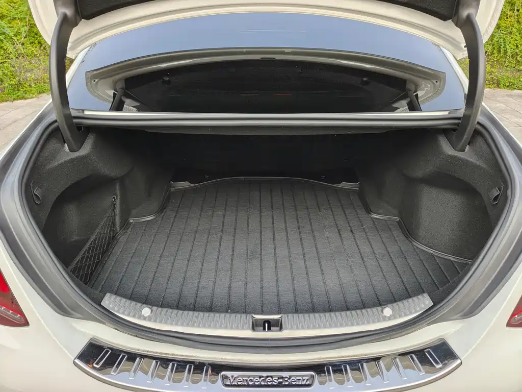 Mercedes-Benz C-Class 2019 — фото 17