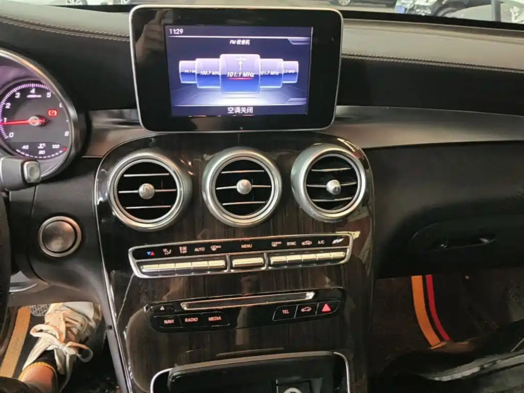 Mercedes-Benz GLC 2017 — фото 13