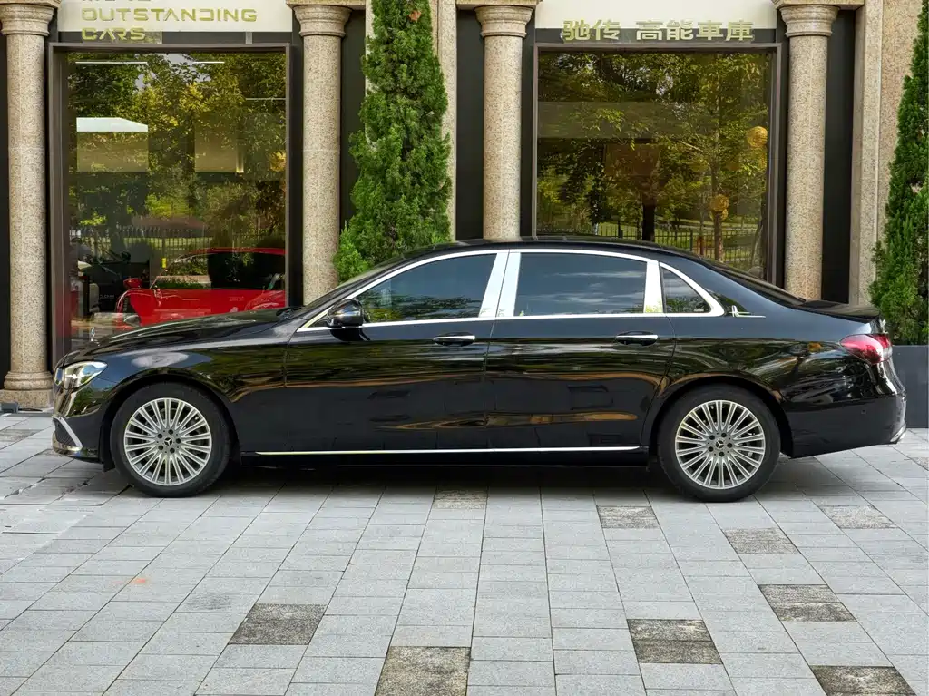 Mercedes-Benz E-Class 2023 — фото 6