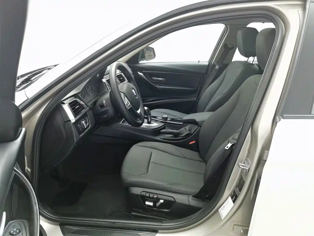 BMW 3 Series 2017 — фото 10