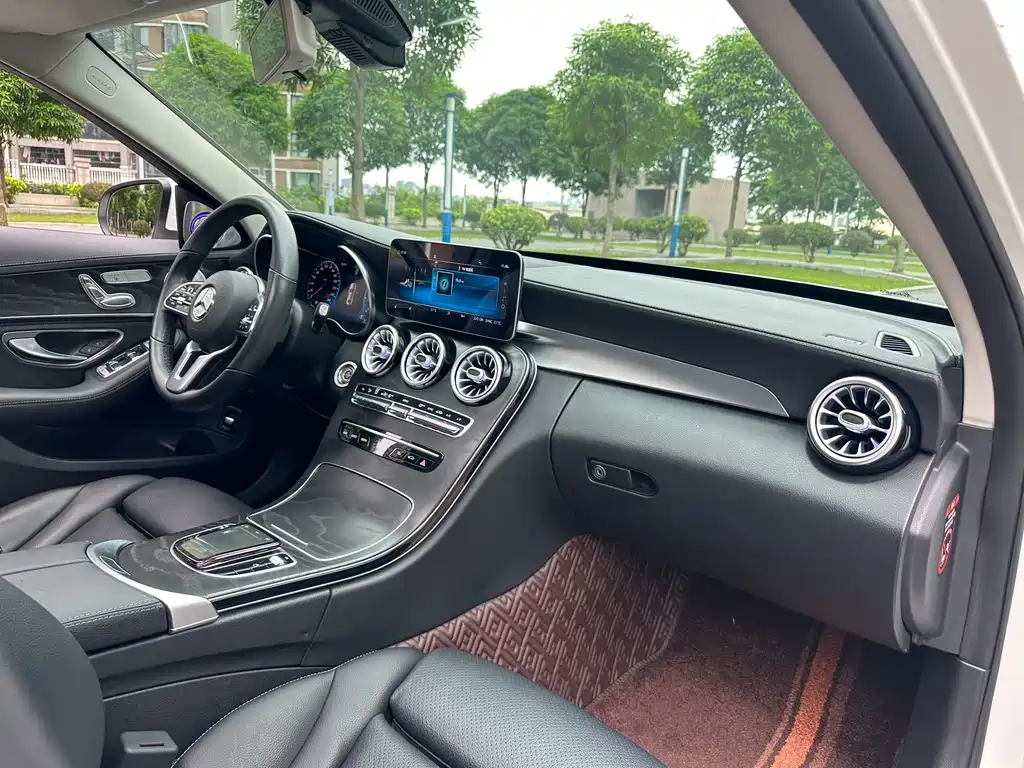 Mercedes-Benz C-Class 2019 — фото 23