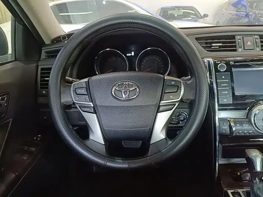 Toyota Reiz 2015 — фото 11