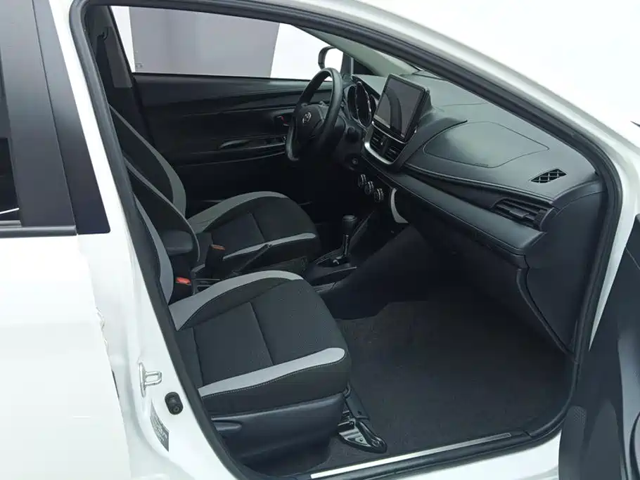 Toyota Yaris L 2021 — фото 8