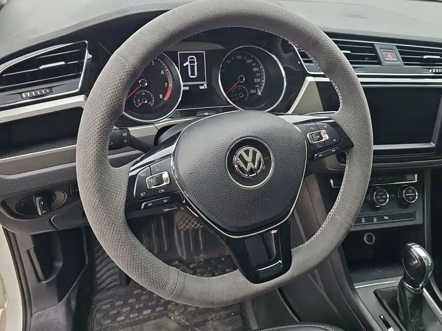 Volkswagen Touran 2018 — фото 15