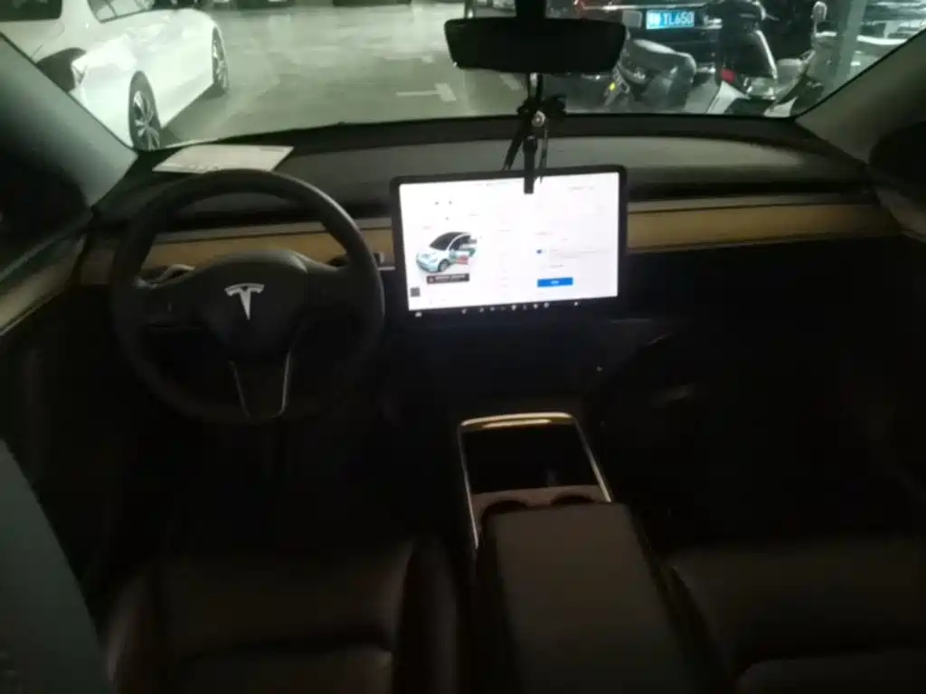 Tesla Model Y 2023 — фото 10