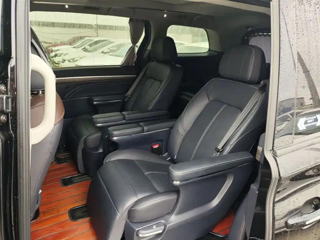 GAC Motor Trumpchi M8 2021 — фото 17