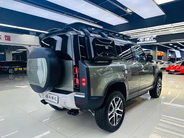 Land Rover Defender 2021