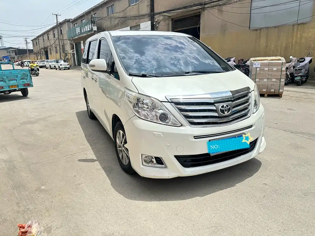 Toyota Alphard 2013
