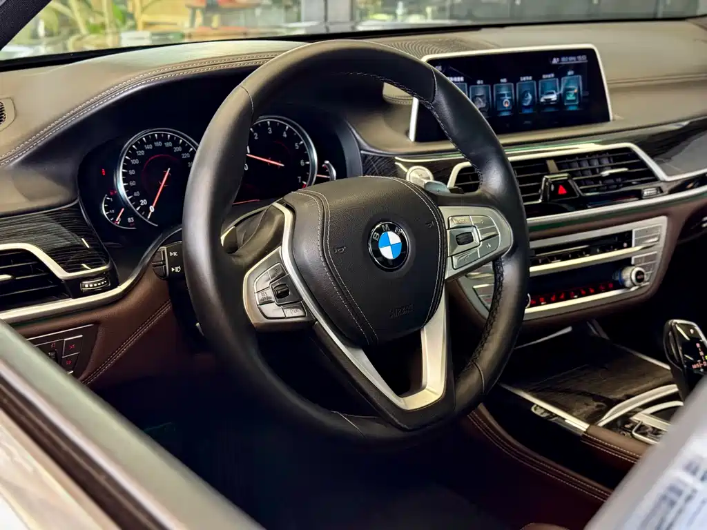 BMW 7 Series 2017 — фото 10