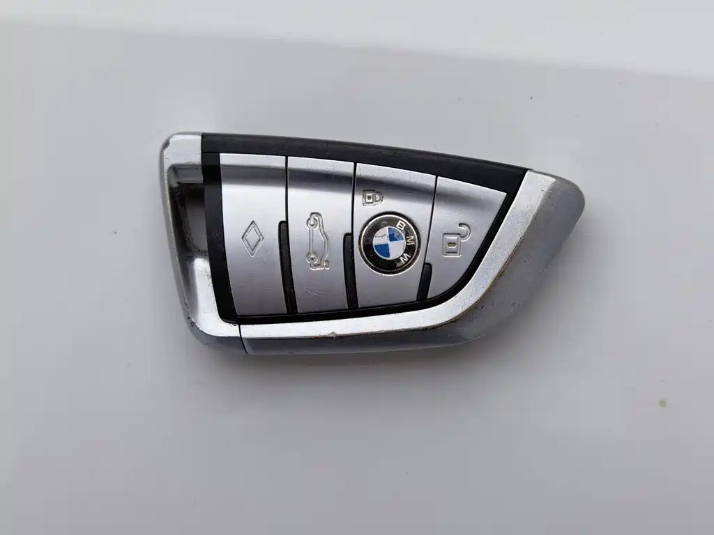 BMW 3 Series 2019 — фото 19