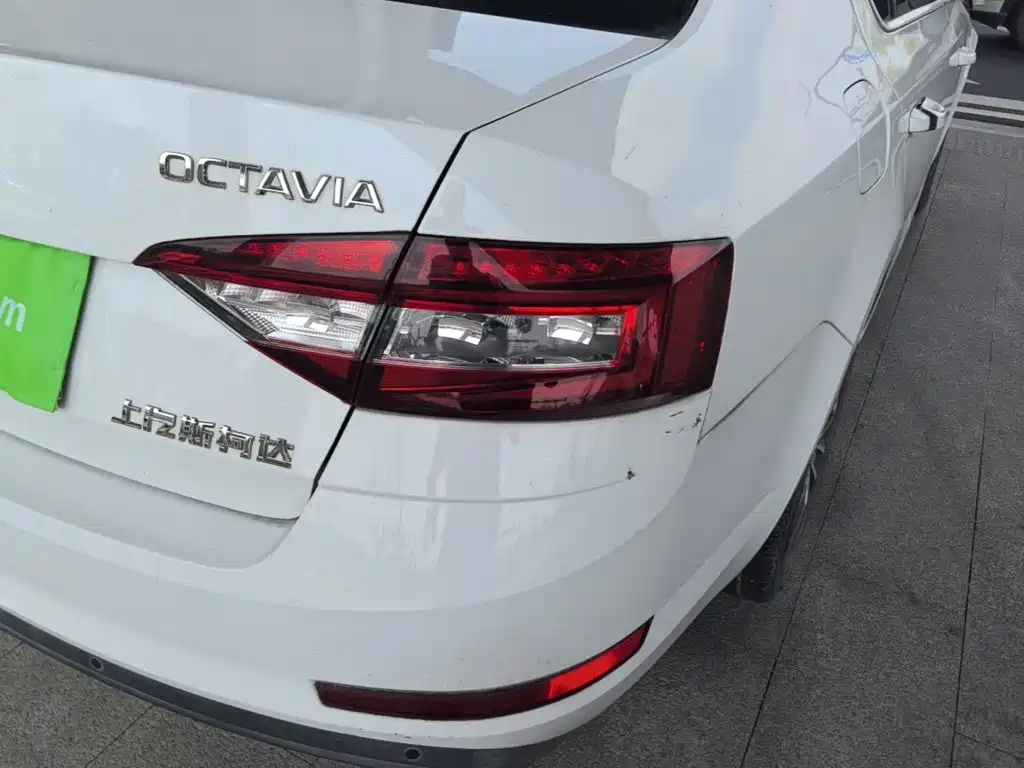 Skoda Octavia 2018 — фото 8